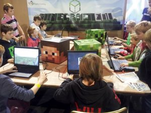 Alunos realizam formatura na plataforma Minecraft